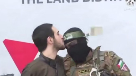 Высокопоставленный член ХАМАС: поцелуй бойца «Аль-Кассама» израильским пленным — беспрецедентный случай в истории