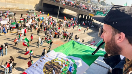 Протесты против иммиграционной политики Трампа в Лос-Анджелесе/Протестующие: Мы не боимся офицеров