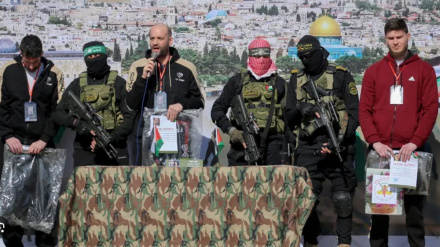 Hamas yawaachilia mateka  watatu Waisraeli mkabala wa  wafungwa 369 wa Kipalestina