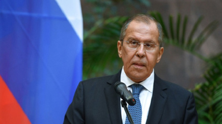 ԱՄՆ-ի անցումը «Նախևառաջ Ամերիկան» սկզբունքին տագնապալիորեն նման է Հիտլերի ժամանակվա «Գերմանիան ամեն ինչից վեր է» կարգախոսին. Լավրով