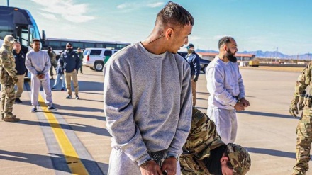 Amerika fillon transferimin e emigrantëve në Guantanamo
