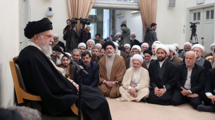 क़ुरआन की व्याख्या तसनीम, इस्लामी जगत को शियों का बड़ा उपहार, इमाम ख़ामेनेईः यह तफ़सीर गर्व का कारण है