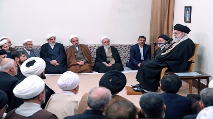 رهبر انقلاب اسلامی: تفسیر تسنیم مایه افتخار است