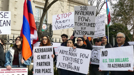 Բողոքի ակցիա՝ Վաշինգտոնում Ադրբեջանի դեսպանատան առջև
