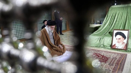 İslam İnqilabının Rəhbəri İmam Xomeyninin (r.ə.) pak hərəmini və Beheşt Zəhra (s.ə.) şəhidlər xiyabanını ziyarət edib