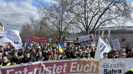 Binlerce Alman, Amerikan Füze Yerleştirmesine Karşı Protesto Düzenledi 