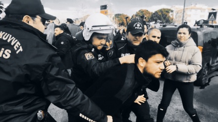 ادامه درگیری پلیس ترکیه با تظاهرکنندگان حامی «اکرم امام اوغلو»؛ نشست اضطراری مخالفان اردوغان