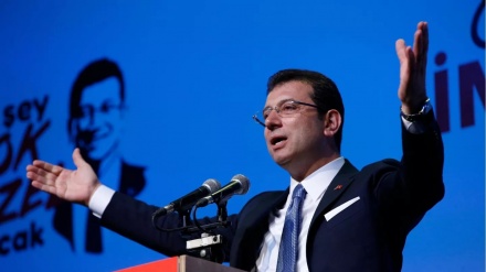 Mijëra njerëz protestojnë në Stamboll kundër Erdoganit