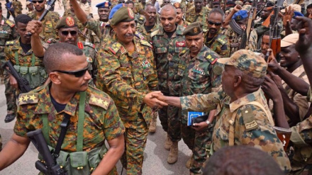 Ndege ya Al-Burhan yatua Khartoum kwa mara ya kwanza baada ya kuanza vita, atangaza kufukuzwa RSF