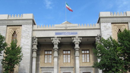 Эҳзори сафири Олмон ва Кордори Англис ба Вазорати умӯри хориҷаи Эрон ; Ёдоварии собиқаи пур аз ҷинояти Лондон ва Берлин