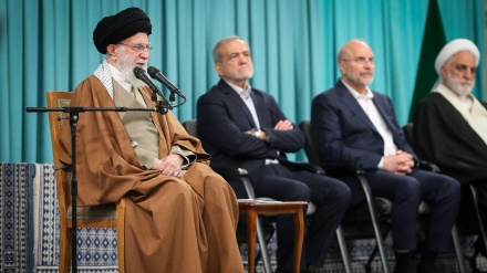 Líder de Irán: La unidad en el mundo islámico es la única manera de resistir el chantaje de las grandes potencias