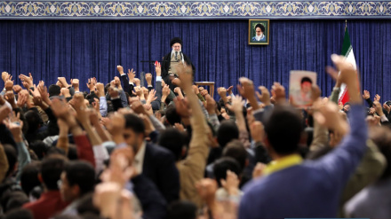 Իրանցի մի խումբ ուսանողներ հանդիպել են Իրանի իսլամական հեղափոխության առաջնորդի հետ