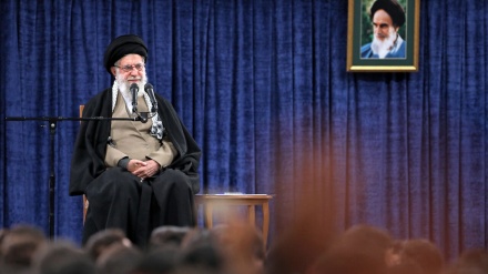 رهبر معظم انقلاب: مذاکره با دولت فعلی آمریکا گره تحریم‌ها را کورتر خواهد کرد 