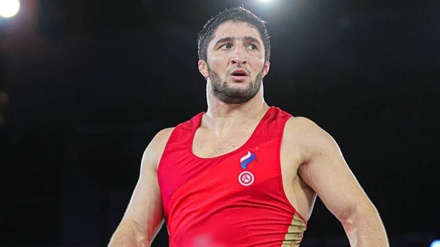 7 medalje ari për nxënësit iranianë në Serbi; cilin hadith të profetit lexoi ylli i mundjes së botës?