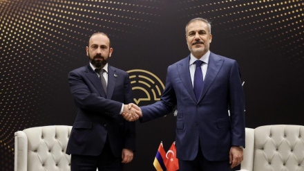 Հայ-թուրքական երկխոսությունը վերաբերում է ոչ միայն դիվանագիտական հարաբերությունների հաստատմանը, սահմանի բացմանը, այլև լայնածավալ առևտրին, քննարկվել են էներգետիկ նախագծեր. Միրզոյան