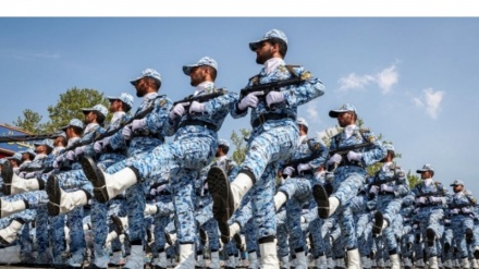 به نمایش گذاشته شدن گوشه‌هایی از دستاورد‌ها و تجهیزات بومیِ پهپادی، موشکی، هوایی، دریایی و زمینی ایران در آئین گرامیداشت روز ارتش