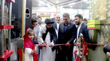 Inauguración del servicio de tren de pasajeros entre Irán y Turkmenistán y de una línea de producción de tractores iraníes en Herat