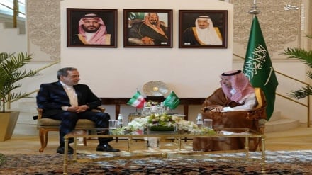 عراقچی با وزیر خارجه عربستان سعودی دیدار کرد