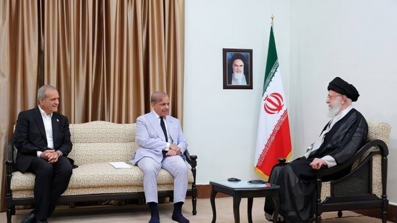Imam Khamenei: Siamo ottimisti sul futuro del mondo islamico / Leader della Rivoluzione Islamica riceve il premier del Pakistan