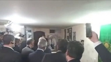 Pezeşkiyan şəhid Rəisinin anasını ziyarət edib