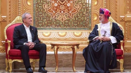 Presidenti Pezeshkian vlerëson rolin aktiv dhe konstruktiv të Omanit në bisedimet indirekte Iran-SHBA