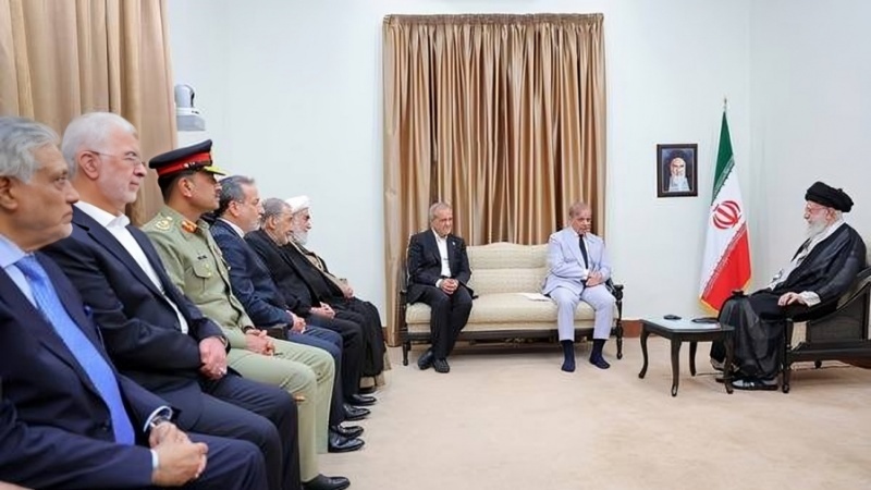 Imam Khamenei: Siamo ottimisti sul futuro del mondo islamico / Leader della Rivoluzione Islamica riceve il premier del Pakistan