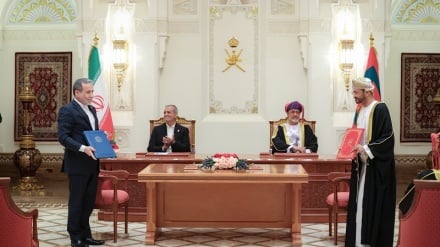 Iran na Oman zatiliana saini hati 18 za mikataba ya ushirikiano