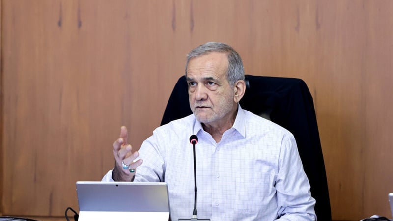 Pezeshkian: Con la unidad interna, Estados Unidos no tendrá la oportunidad de abusar/ El contralmirante Habibolá Sayari: El enemigo ha cometido un error de cálculo respecto a Irán