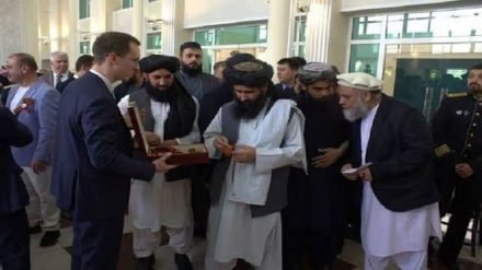 حضور طالبان در جشن «پیروزی بزرگ»؛ نشان «سنت جورج» به نعیم وردک اهدا شد