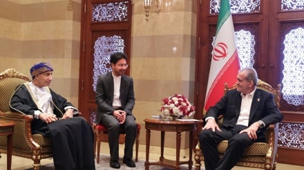 تاکید رئیس جمهوری اسلامی ایران بر گسترش روابط با عمان در جهت تأمین منافع مشترک