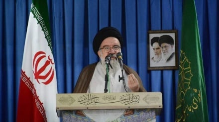 آیت الله خاتمی: به دنبال بمب اتم نیستیم/ از حق استفاده صلح آمیز از انرژی هسته‌ای کوتاه نمی‌آییم