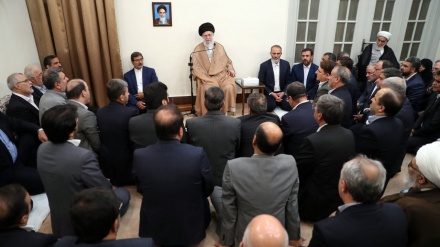 Lideri Suprem: Mundësitë janë të jashtëzakonshme për t'u shërbyer njerëzve