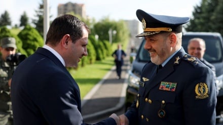 Սուրեն Պապիկյանը հանդիպել է Իրանի պաշտպանության և զինված ուժերի աջակցման նախարարի հետ