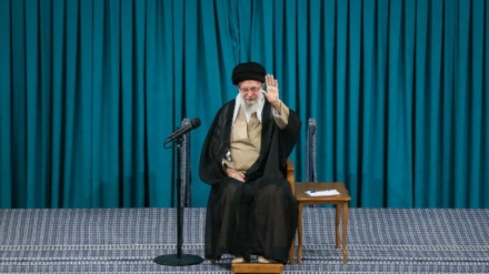 د اسلامي انقلاب رهبر: کارګر د ټولنې د ثبات او دوام یو له اصلي ستنو څخه دی