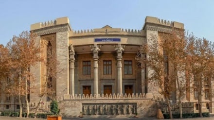 Эрон ва ҷаҳон | Маҳкӯмияти суханони тафриқаангези раиси Ҷумҳурии Амрико ; Судӯри муҷаввизи ифтитоҳи аввалин шуъбаи банки русӣ дар Эрон