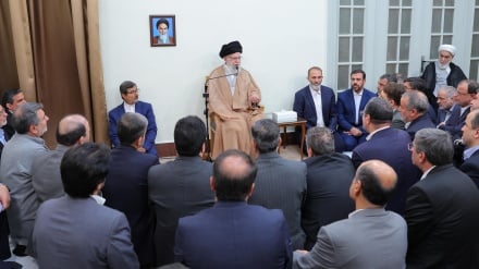 İmom Xameneyi:İroni bə reqiyonal və qlobal muhimmə forumon uzv bıey,bə xalği iyən bə tərəğği xıdmət kardero qıləy fırsəte