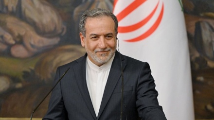 Araghchi gratuliert Papst Leo XIV. und hofft auf Förderung von Frieden und Gerechtigkeit