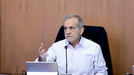 Пезешкиан: Ішкі бірлікпен Америка пайдалану мүмкіндігін таппайды; Адмирал Сайяри: Дұшпан Иранға қатысты қателесті