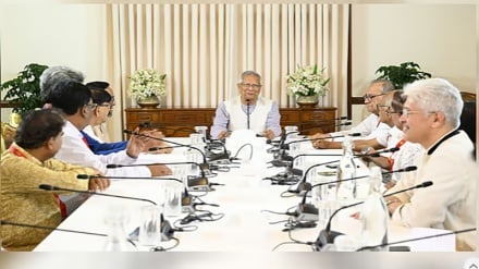 প্রধান উপদেষ্টার সঙ্গে বৈঠকে বিভিন্ন দলের নেতারা