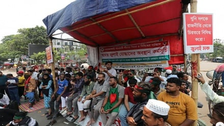 আওয়ামী লীগ নিষিদ্ধ ও সুচিকিৎসাসহ তিন দফা দাবিতে শাহবাগে অবস্থান