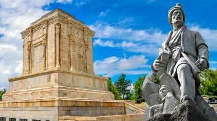 استاد ایتالیایی: پیام فردوسی شاعر حماسی ایران نفی ظلم و تأکید بر دوستی میان ملت‌هاست