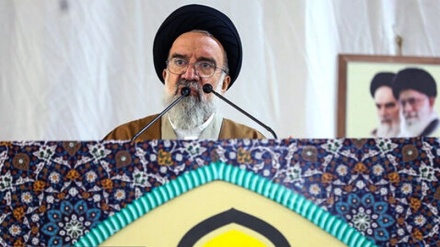 Ayatullah Hatemi: Trump, Fars Körfezi'nin adını değiştirme iddiasıyla, devrimci olan ve olmayan herkesi kendisine düşman etti