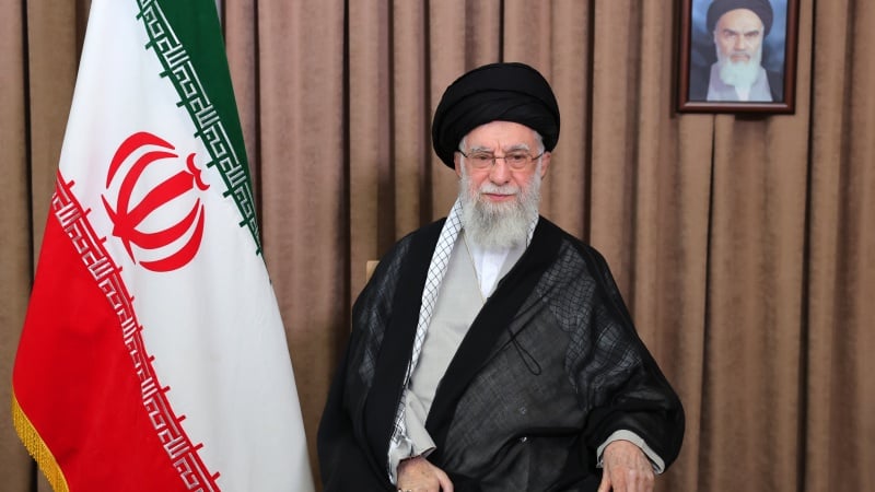 Həzrət Ayətullah Xamenei: İran xalqı məcburi İran-İraq müharibəsinə qarşı durduğu kimi, məcburi sülhə qarşı da möhkəm dayanacaq