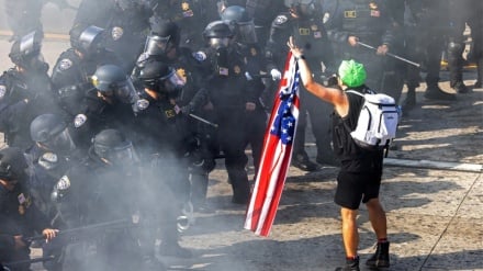 Trump kërcënon guvernatorin e Kalifornisë; dhunë ndaj gazetarëve ndërkombëtarë në protestat në Los Angeles