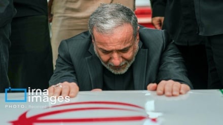 د ایران ملت به د وینې تر اخري قطرې پورې مقاومت وکړي