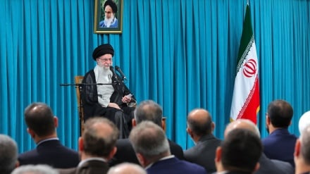 Kiongozi Muadhamu: Bunge la Iran ni tofauti na Mabunge yanayounga mkono wahalifu kama wauaji wa Gaza