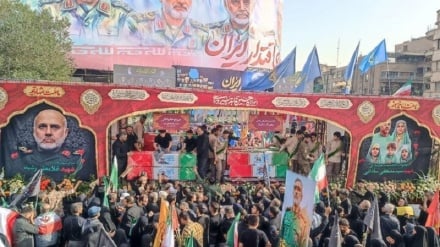 Mazishi ya mashahidi 60 katika mji wa Tehran; dhihirisho la umoja na kupinga ubeberu