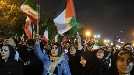 خبرنگار تاجیک: جنگ و تهدید، نتوانست خللی در وحدت ایرانیان وارد کند