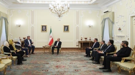Pezeşkiyan: İran danışıqları alqışlayır və dəstəkləyir, lakin zorakılıq dialoq qaydalarına daxil deyil