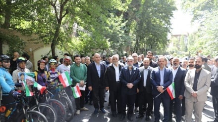 نمایش پرشکوه اتحاد جامعه ورزش ایران مقابل دفتر سازمان ملل 